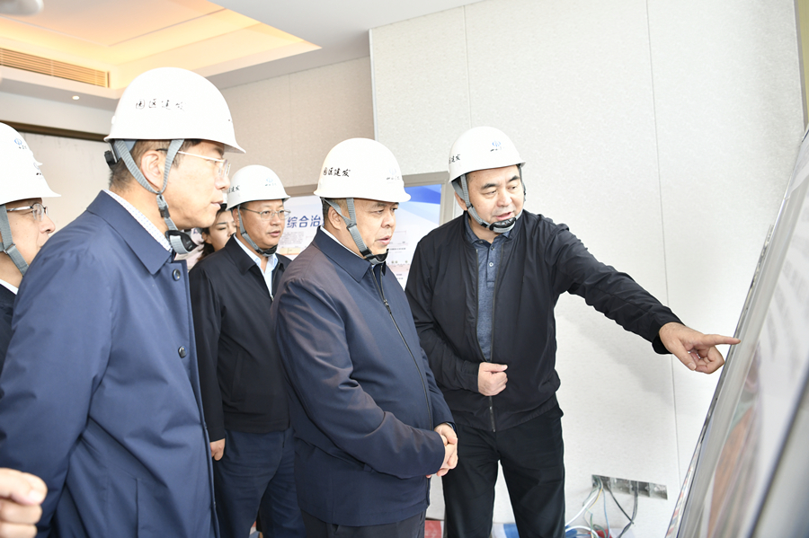 劉鋒調(diào)研瀟河副本.jpg 劉鋒調(diào)研瀟河副本.jpg